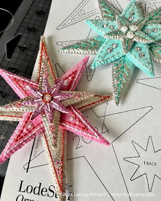 Felt Christmas Ornaments To Make, Diy Star Garland Christmas, Textile Christmas Decorations, Felt Sequin Ornaments, Homemade Felt Christmas Ornaments, Sewn Christmas Decorations, Diy Star Decorations, Beaded Felt Ornaments, Felt Embroidery Ornaments