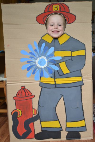 As I promised last week I’m  back with more details on our son’s firetruck themed birthday party. His birthday celebration went on almost one week long because it was celebrated once in… Fireman Sam Birthday Party, Fireman Party, Firetruck Birthday Party, Fire Truck Party, Firefighter Party, Fireman Birthday, Community Helpers Preschool, Firefighter Birthday, Fireman Sam