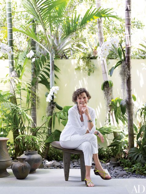 Blume at her Key West home. Key West Interior, Judy Blume Books, Florida Living Room, Key West Cottage, Key West House, Florida Photos, West Home, Tropical Landscape, Outdoor Paradise