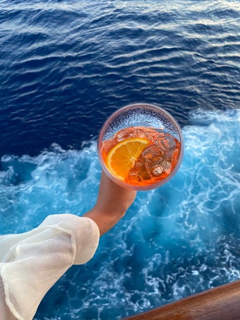 Cruise Ship Instagram Story, Caribbean Cruise Aesthetic, Mediterranean Cruise Aesthetic, Cruise Vibes Aesthetic, Cruise Asthetic Picture, Cruise Selfie Ideas, Cruise Instagram Story, Cruise Pic Ideas, Cruise Ship Photo Ideas