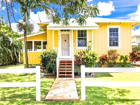 Poipu Beach, Hawaii Homes, Tropical Home Decor, Yellow House, Surf Shack, Beach Shack, Beautiful Cottages, Beach Cottage Decor, Beach Park