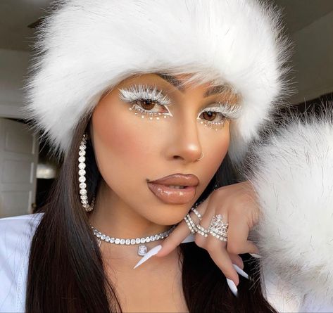 Ice Makeup, Ice Queen Makeup, Ice Queen Costume, Winter Queen, Glam Wedding Makeup, Christmas Outfit Ideas, A Daily Routine, Rave Makeup, Winter Makeup