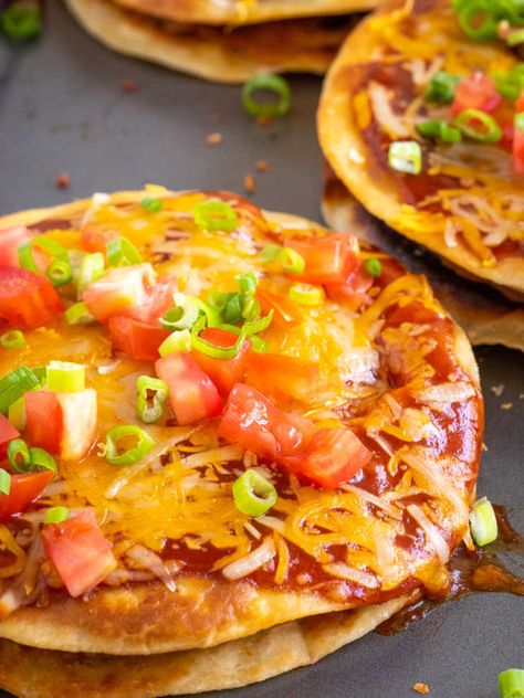 Copycat Taco Bell Mexican Pizza, Taco Bell Pizza, Mexican Pizza Recipe, Taco Bell Mexican Pizza, Texas Chili, Homemade Mexican, Top Secret Recipes, Mexican Pizza, Chili Mac