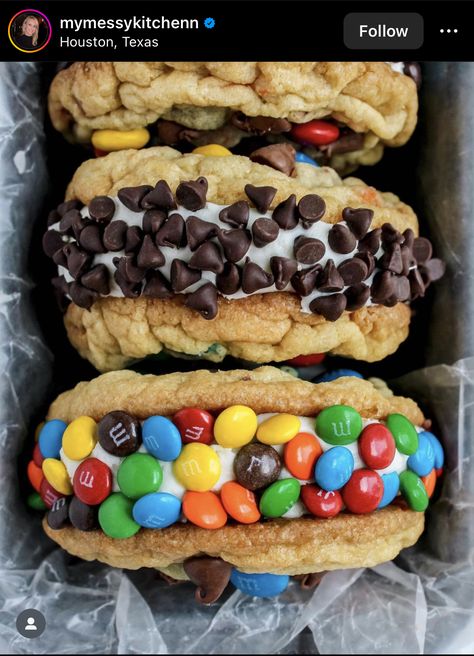 M&m Ice Cream, Ice Cream Bar Recipe, Low Carb Ice Cream, Ice Cream Cookie Sandwich, Yummy Ice Cream, Ice Cream Sandwiches, Ice Cream Treats, Ice Cream Cookies, Chewy Cookie