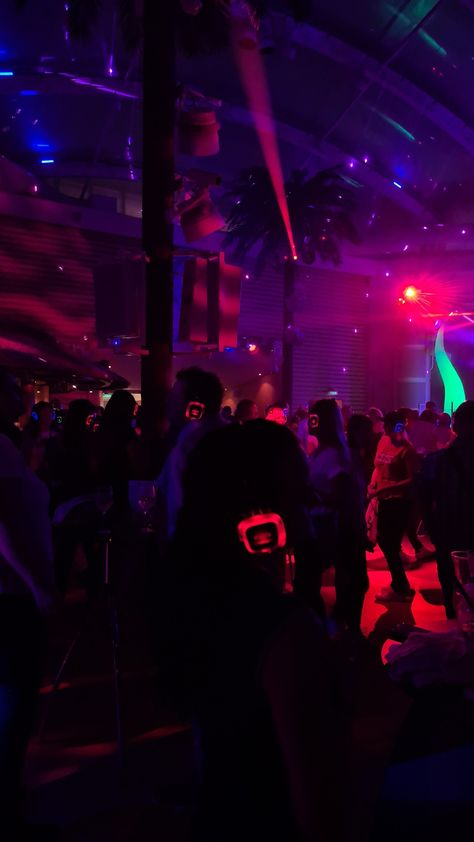 Silent Party, Vacation Friends, Club Nightclub, Attitude Bio For Instagram, Party Monster, Disco Club, Florida Trip, Alcohol Aesthetic, Nightclub Party