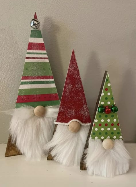 Wooden Triangle Gnome, Christmas Gnomes Diy How To Make Wood, Wooden Door Decorations, Wood Gnomes Crafts, Wooden Triangle Gnomes, Nomes Christmas Decor, Gnomes Crafts Wood, Wood Gnomes Diy, Wooden Santa Crafts