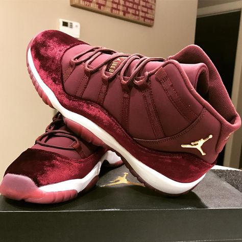 Jordan 11 red velvet  Just released ( i want so bad) Jordan 11s, Basket Style, Box Photo, Sneaker Magazine, Adidas Shoes Women, Nike Air Jordans, Nike Free Shoes, Jordan 11 Retro, Red Sneakers