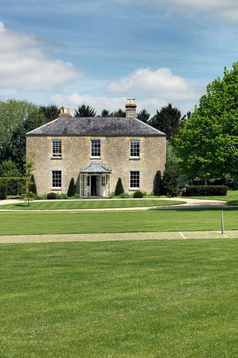 Cotswold House, Georgian House, Georgian Townhouse, Georgian Architecture, Modern Victorian, Georgian Homes, Home Exterior, Dark Interiors, English Country House