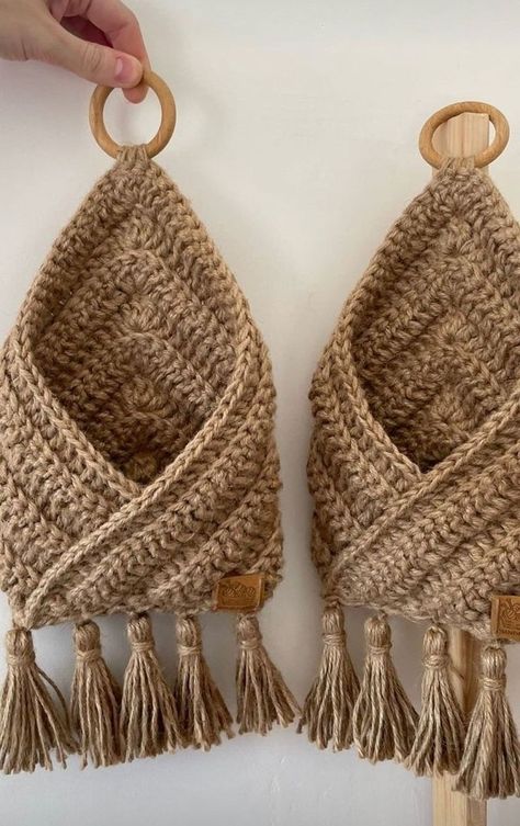 Basket wall hanging