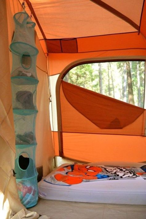 Organisation En Camping, Zelt Camping Hacks, Bil Camping, Kids Camping Gear, Tent Hacks, Zelt Camping, Camping Clothes, Tent Camping Hacks, Camping Sauvage