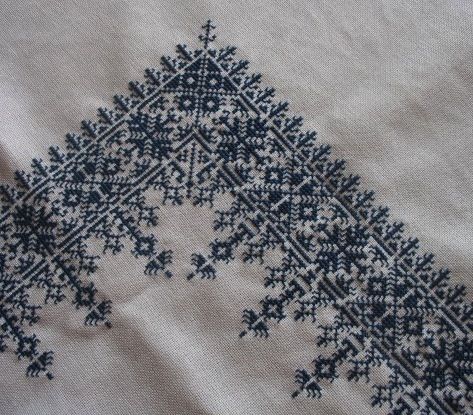 Moroccan Embroidery, Swedish Weaving Patterns, Hand Work Embroidery, Cross Stitch Heart, Textile Fiber Art, Tangier, Raw Beauty, Needle Art, Hand Embroidery Patterns