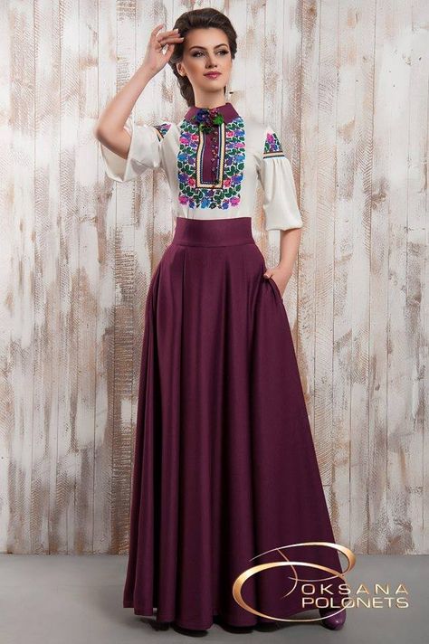 Algo así con Bordado mexicano Outfit Mexicano, Mexican Fashion, Elegante Casual, Mexican Dresses, Embroidery Fashion, Mode Hijab, Indian Designer Wear, Mode Inspiration, Stylish Dresses