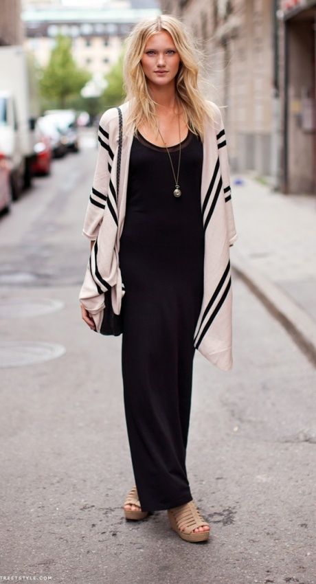 151 Kimono Outfit Ideas- 20 Ways To Dress Up With Kimono Outfits Black Maxi Dress With Cardigan, Simple Long Black Dress, Street Style Stockholm, Black Maxi Dress Outfit, How To Wear Kimono, Look Kimono, Dress With Kimono, Kimono Outfits, Kimono Outfit