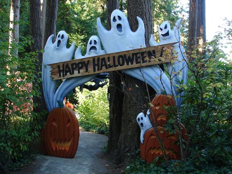 Archway Outdoor Halloween Decor, Halloween Yard Signs, Garden Archway, Scary Halloween Decorations Outdoor, Fall Board, Halloween Decor Diy, Halloween Outside, Halloween Decor Ideas, Casa Halloween