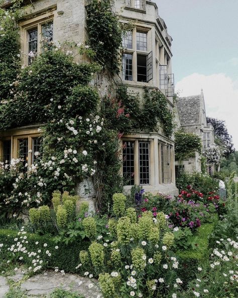 Visit The Cotswolds on Instagram: “✨Asthall Manor✨⁠ ⁠ Asthall Manor can be found in the Oxfordshire Cotswolds. This Jacobean manor house is surrounded by a garden, woodland…” Mitford Sisters, Garden Woodland, Most Beautiful Places On Earth, Manor Garden, Fairytale House, Valley Landscape, Brick In The Wall, Meadow Garden, Sims Building