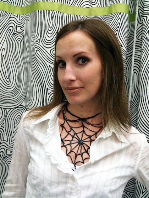 iLoveToCreate Blog: ScaRY 3-D SpiDeR WeB and BloOdY NeCklacES How To Make Spiders, Spider Web Necklace, Halloween Jewelry Diy, Web Necklace, Spider Necklace, Beaded Spiders, Puff Paint, Halloween Necklace, Puffy Paint