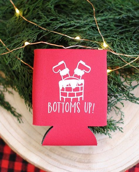 Christmas Koozie Ideas, Christmas Koozies, Christmas Koozie, Cricut Koozies, Koozies Diy, Koozie Ideas, Koozie Design, Party Favors Christmas, Holiday Beer