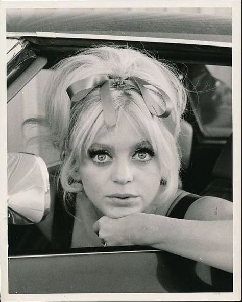 60 Gorgeous Photos of Goldie Hawn in the Mid-Late 1960s ~ Vintage Everyday Goldie Hawn Kurt Russell, Don Delillo, 70s Makeup, Ann Margret, Claudia Cardinale, Goldie Hawn, Natalie Wood, Sketch Comedy, Golden Girl