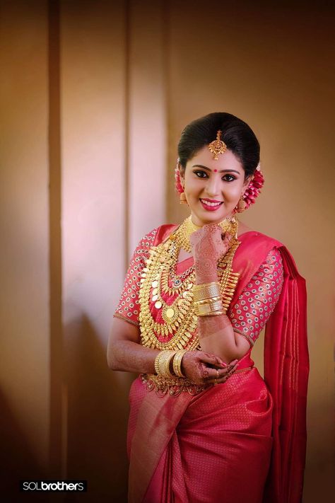 Bride Stills, Haldi Pose, Haldi Bride, Royal Bride, Indian Bride Poses, Indian Bride Photography Poses, Bride Photos Poses, Indian Wedding Poses, Kerala Wedding Photography