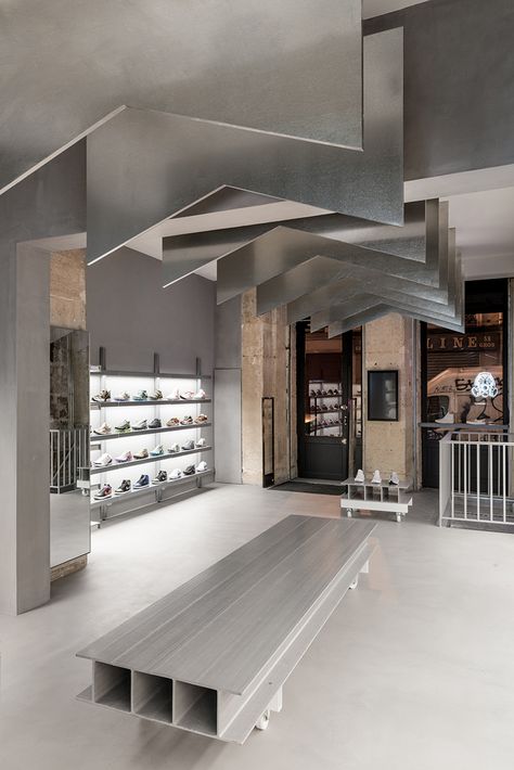 Counterfeit Studio Brings Industrial Charm to Sneaker Retailer Footpatrol’s Paris Outpost Paris Store, Retail Interior Design, Boutique Interior Design, 카페 인테리어 디자인, Store Interiors, Fashion Closet, Retail Store Design, Boutique Interior, Retail Design Blog