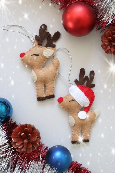 Felt Christmas Ornaments Reindeer, Reindeer Felt Ornaments, Felt Reindeer Ornaments, Felt Xmas Decorations, Tree Paper Craft, Flower Making With Paper, Reindeer Christmas Decorations, Christmas Tree Paper Craft, Felt Reindeer