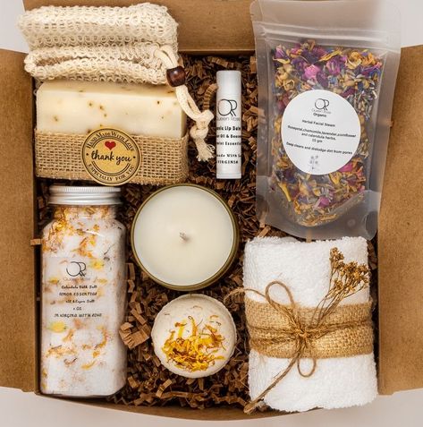 Organic Gift Box Ideas, Diy Beauty Box Gift Ideas, Get Well Hamper Ideas, Bath Gift Box Ideas, Pamper Set Gift Ideas, Pamper Box For Women, Spa Gift Wrapping Ideas, Candle Soap Gift Box Ideas, Gift Box Self Care