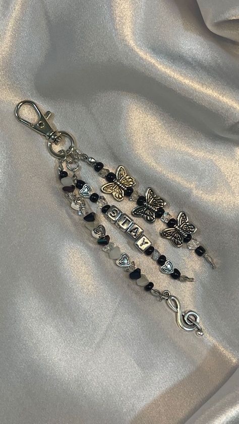 Skz Inspired Jewelry, Jewelry Kpop Skz, Straykids Accessories, Skz Beaded Jewelry, Straykids Jewelry, Skz Phone Charm, Aesthetic Keyrings, Skz Rings, Skz Crafts Ideas