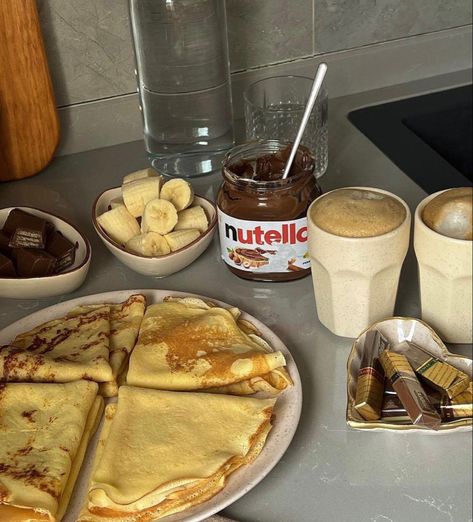 #nutella #crepes #banana #coffee #chocolate #breakfast Foods For Abs, Nutella Crepes, Chocolate Breakfast, Banana Coffee, Coffee Chocolate, Yummy Comfort Food, Sweet Snacks Recipes, Delicious Snacks Recipes, Breakfast Foods