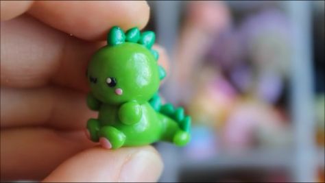 Mini Clay Figures Easy, Dinosaur Things, Polymer Clay Dinosaur, Clay Dinosaur, Polymer Clay Magnet, Easy Polymer Clay, Clay Crafts For Kids, Bts Bomb, Clay Keychain