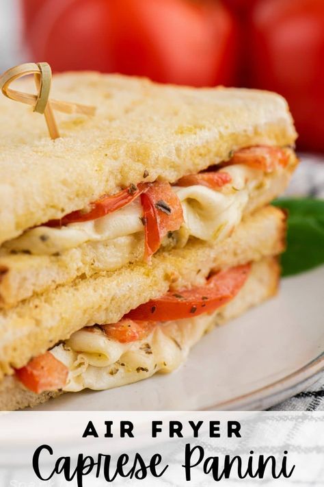 Chicken Pesto Panini, Caprese Panini, Pesto Bread, Mozzarella Sandwich, Pesto Sandwich, Caprese Sandwich, Panini Recipes, Panini Sandwiches, Italian Sandwich