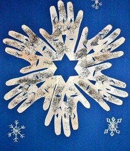 snowflake kid crafts - arts and crafts activities -winter kid craft- amorecraftylife.com #kidscraft #craftsforkids #winter #preschool Snowflake Handprint, Easy Winter Crafts, Winter Crafts Preschool, Scratch Book, Snowflakes Art, Snowflake Craft, Christmas Crafts For Toddlers, Footprint Crafts, Handprint Crafts