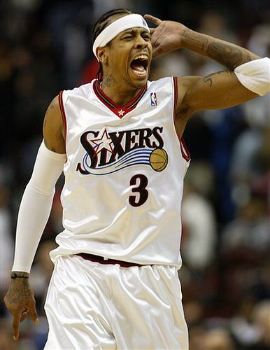 Allen Iverson Alan Iverson, Michael Jordan Washington Wizards, Allen Iverson The Answer, Basket Nba, Philadelphia Sports, Nba Legends, Allen Iverson, Basketball Legends, Love And Basketball