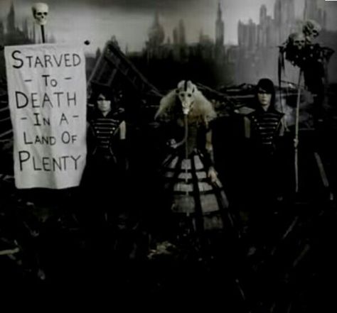 MCR - Welcome to the Black Parade | Video still of Mother War Black Parade Album, Mcr Black Parade, Mcr Albums, Welcome To The Black Parade, The Black Parade, Emo Art, Black Parade, Mikey Way, Gerard Way