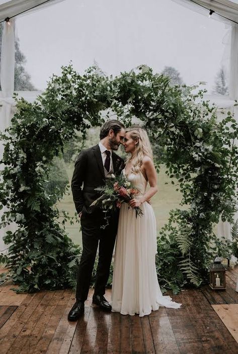 Greenery Heavy Wedding, Foliage Arch, Arch Wedding Decoration, Shire Wedding, Flower Arch Wedding, Circle Arch, Olive Wedding, Arrangement Flower, Wedding Hoop