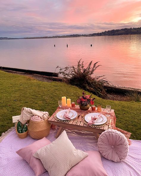 Picnic Date Ideas, Picnic Business, Picnic Date Food, Cute Dates, Picnic Dates, Date Food, Date Inspo, Picnic Vibes, Picnic Inspo