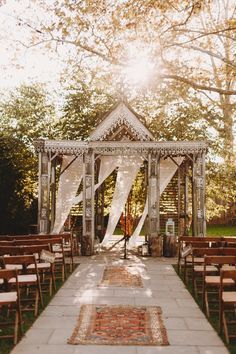 Vintage gazebo with earthy decor for fall wedding ceremony | Image by Nessa K Photography Vintage Gazebo, Quotes From The Office, Gazebo Wedding Decorations, Terrain Wedding, Venue Business, Fall Wedding Ceremony, Earthy Decor, Romantic Outdoor Wedding, Indoor Wedding Ceremonies