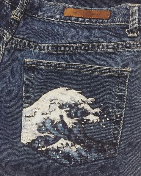 acrylic paint, jeans, the great wave, Japanese, art, style Jeans Acrylic Paint, Jeans Drawing Diy, Art Jeans Paintings, Art Clothes Painting, Bleach Painted Jeans, Drawing On Jeans Ideas, Bleach Art Jeans, Art On Jeans, Paint Pants