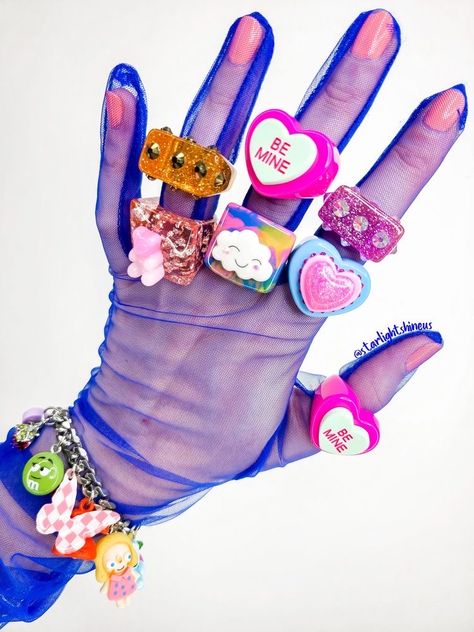 Candy Ring, Look Festival, Gold Glam, Chunky Ring, Resin Ring, Mode Inspiration, Design Inspo, Kitsch, Karl Lagerfeld