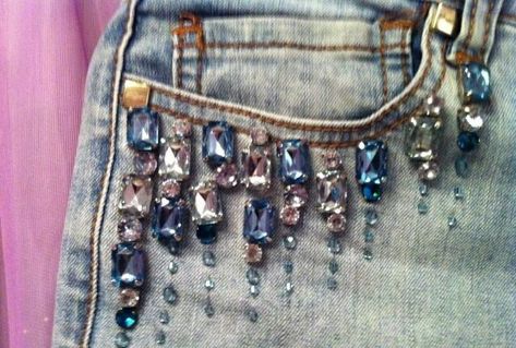 Bejeweled Jeans, Jeans Bordados, Jeans Bordado, Bling Denim, Bedazzled Jeans, Denim Diy Clothes, Ropa Upcycling, Diy Denim Jacket, Bling Jeans