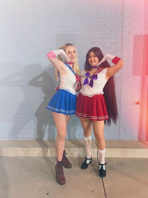 #friendshalloweencostume #sailormoon #sailormars #bestfriendcostume #duo #anime #halloweencostumeaesthetic Duo Halloween Costumes Anime, Cosplay Duo Ideas Anime, Sailor Moon X Sailor Mars, Anime Duo Costumes, Cosplay Duo Ideas, Cosplay Duos, Sailor Moon Pose, Anime Duo, Anime Cosplay Ideas