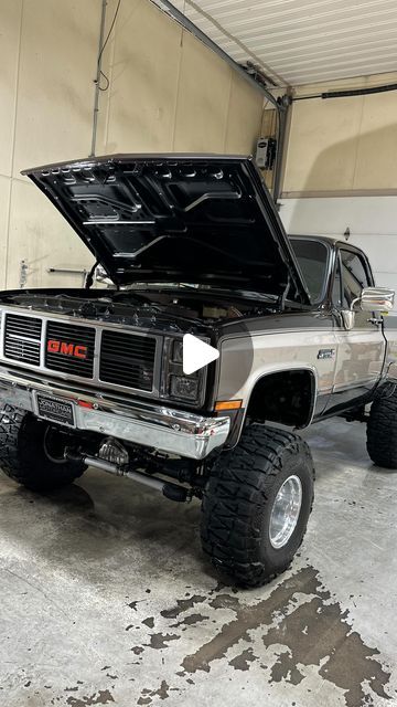 Jonathan Motorcars on Instagram: "DEPOSIT IN HOUSE‼️1987 GMC 1500 RestoMod 😤 #JMC #GMC #squarebody" Square Body Chevy 4x4, Chevy Square Body Trucks, Squarebody Truck, Square Body Chevy, Gmc 4x4, Gmc Trucks Sierra, Chevy K10, Gmc 2500, Chevy 4x4