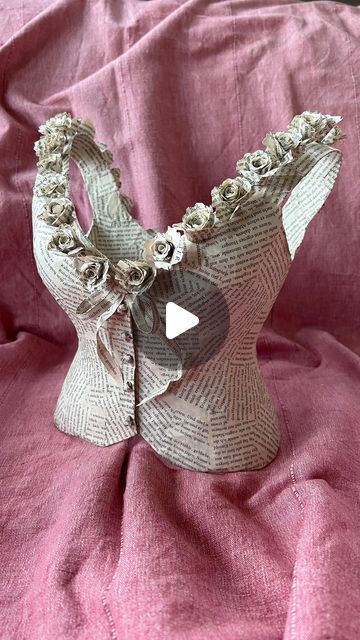 Heinz & Brummel on Instagram: "New piece finished: paper corset with paper roses, all made of old bookpages 🌹📖
•
•
•
#paper #paperdress #papiermache #corset #papercraft #sustainablefashion #zerowaste #oldbookpages #paperlove #sustainabledesign #sustainablelifestyle #edgardegas #heinzundbrummel" Paper Corset, Paper Mache Crafts, Paper Dress, Old Book Pages, Edgar Degas, Papel Mache, Gcse Art, Vintage Crafts, Paper Roses