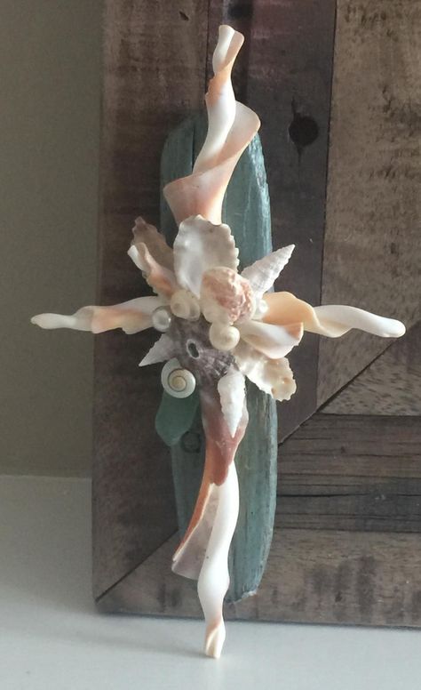 Beachcombing Finds, Seashell Cross, Shell Cross, Seashell Projects, Art Coquillage, Shells Diy, Shell Crafts Diy, Sea Crafts, Sea Shell Decor