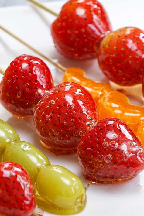 Chinese Candied Fruit, Japanese Candied Strawberries, Crunchy Fruit Candy, Fruit With Sugar Coating, Sugar Dipped Fruit, Candied Fruit Aesthetic, Sugar Glazed Fruit, Sugared Fruit How To Make, Fruit Toothpick Appetizers