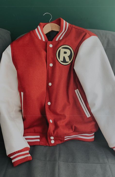 Teen Titans Outfits, Robin Halloween Costume, Letterman Jacket Outfit, Teen Titans Cosplay, Teen Titans Robin, Robin Costume, Robin Cosplay, Teen Halloween, Teen Titan