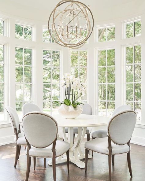 Transitional Dining Room, Elegant Kitchens, Style Deco, Amazing Home, Dining Room Inspiration, Home Interiors, White Decor, Breakfast Room, Dining Room Design