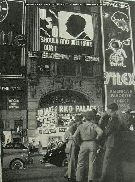 Downtown Saturday night Vintage Nyc, Old New York, Vintage New York, The Big Apple, Oscar Wilde, Vintage Pictures, The Good Old Days, White Photo, New York New York