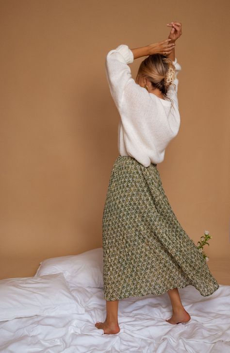 Green Moriane Skirt – Easy Clothes North America Green Maxi Skirt, Thrift Inspo, Teaching Outfits, Spring Photos, Photo Outfit, Mom Outfits, Winter 2024, Mom Style, Modest Outfits