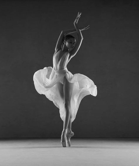 Ballerina Poses, Ballet Dance Photography, Dance Picture Poses, Dancer Photography, Ballet Pictures, Dance Photography Poses, Ballet Poses, Ballet Inspiration, Ballet Art