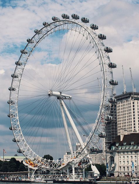 The Coca Cola London Eye ☁️ London Eye Aesthetic, Angel Posters, London Dreams, Harrods London, The London Eye, Create A Business, London Aesthetic, Architecture Landmark, London Bars